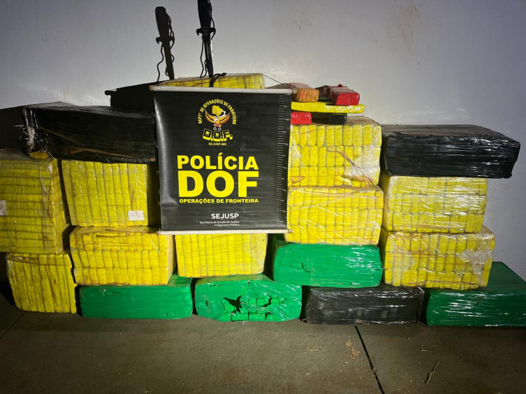 DOF apreende 494 kg de maconha após perseguição