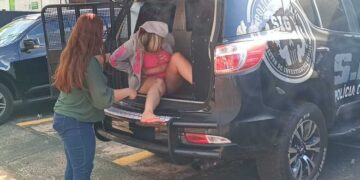 Jovem se entrega à polícia e mãe é presa por atentado a tiros em Dourados