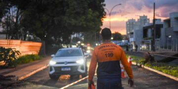 Chuva forte causa estragos e Prefeitura inicia obra emergencial na Rachid Neder