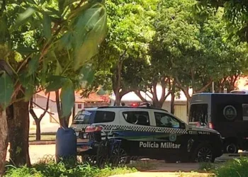 Idoso tem celular furtado enquanto aguardava ônibus Idoso tem celular furtado enquanto aguardava ônibus