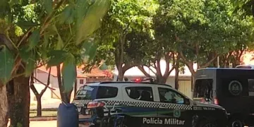 Idoso tem celular furtado enquanto aguardava ônibus