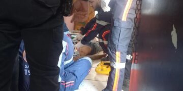 Jovem é baleado na cabeça e levado em estado grave ao hospital