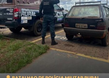 Veículo furtado é recuperado em estrada rural