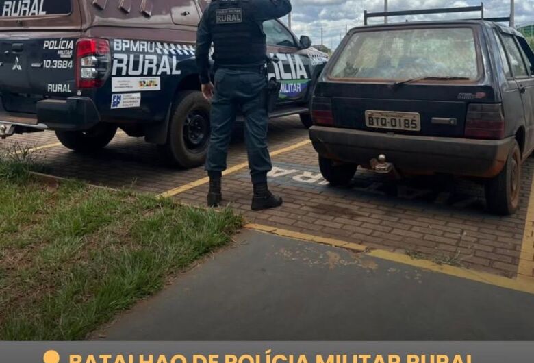 Veículo furtado é recuperado em estrada rural