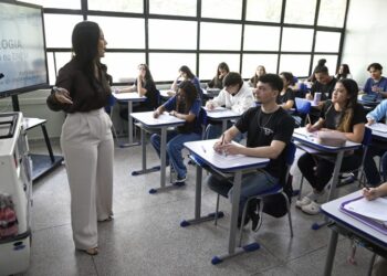 Rede estadual inicia aulas com programa que aproxima estudantes do sistema de Justiça