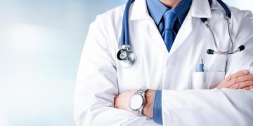 Programa de residência médica está com inscrições abertas e bolsas de até R$ 12,6 mil 