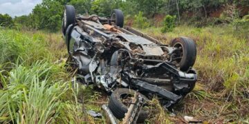 Acidente na BR-262 deixa adultos e crianças feridos