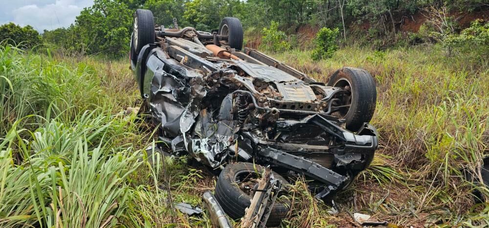 Acidente na BR-262 deixa adultos e crianças feridos