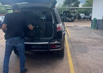 Homem é preso e adolescente apreendido por tráfico de drogas Homem é preso e adolescente apreendido por tráfico de drogas