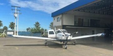 Homem é preso após tentar decolar nu e danificar aviões em aeroporto