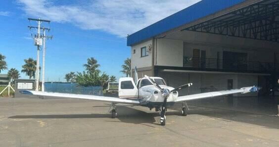 Homem é preso após tentar decolar nu e danificar aviões em aeroporto