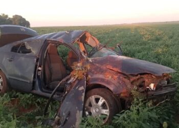Carro capota em rodovia de MS e deixa mulher em estado grave