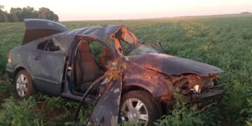 Carro capota em rodovia de MS e deixa mulher em estado grave