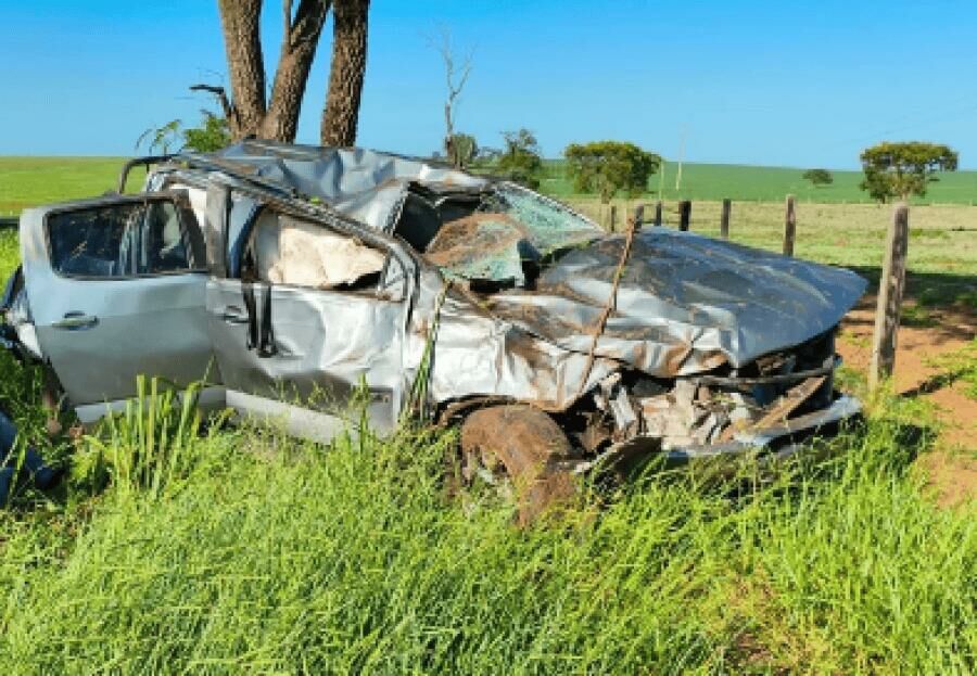 Irmãos envolvidos em capotamento na BR-060 passam bem