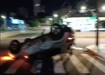 Acidente termina com carro capotado em avenida de Campo Grande