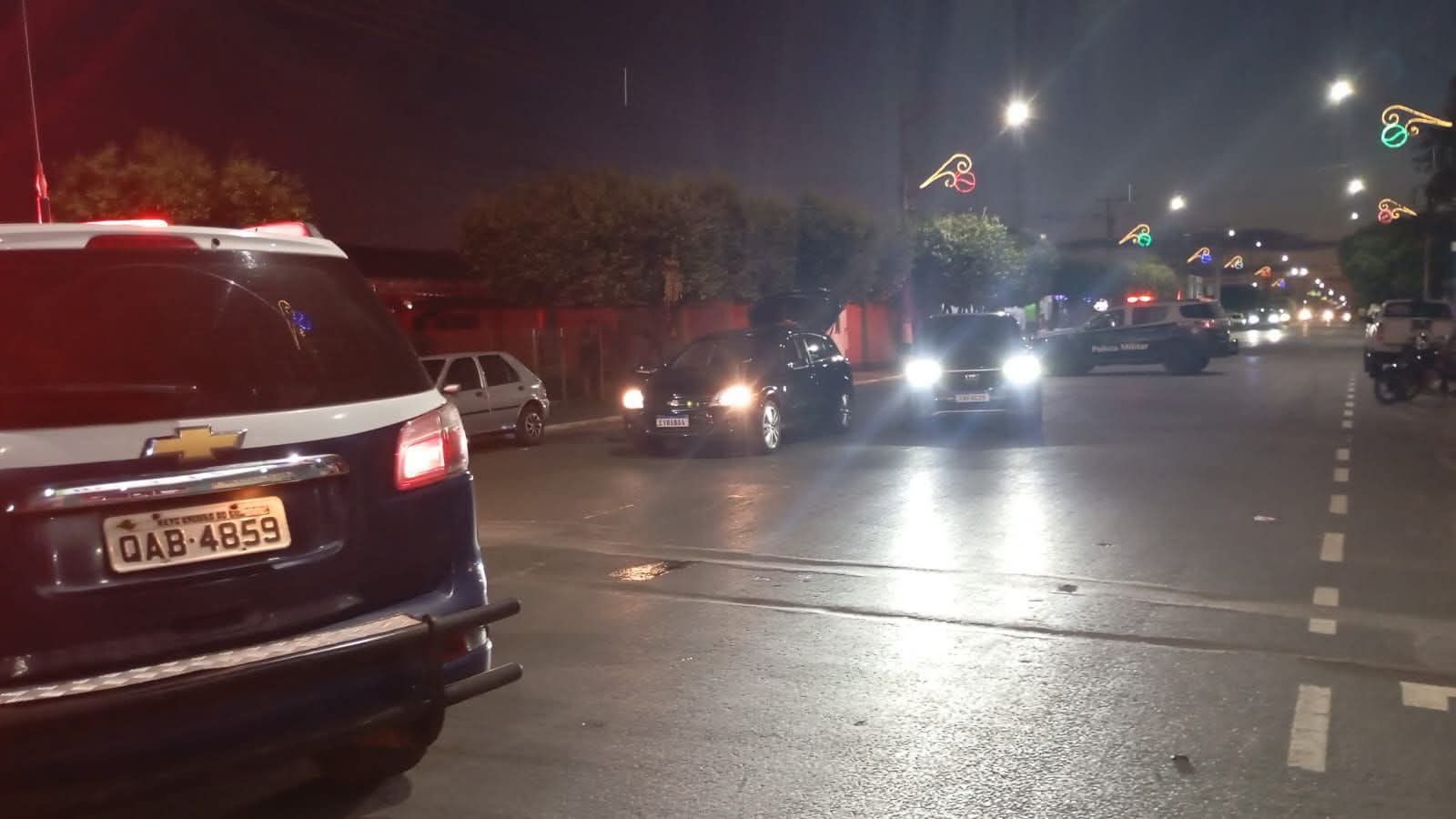 Indivíduo foragido por homicídio tentado tenta escapar durante abordagem e acaba capturado