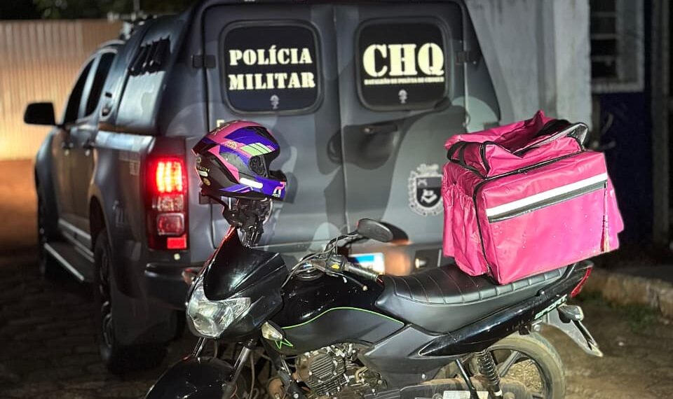 Motocicleta, capacete e bag de entregas são recuperados após roubo