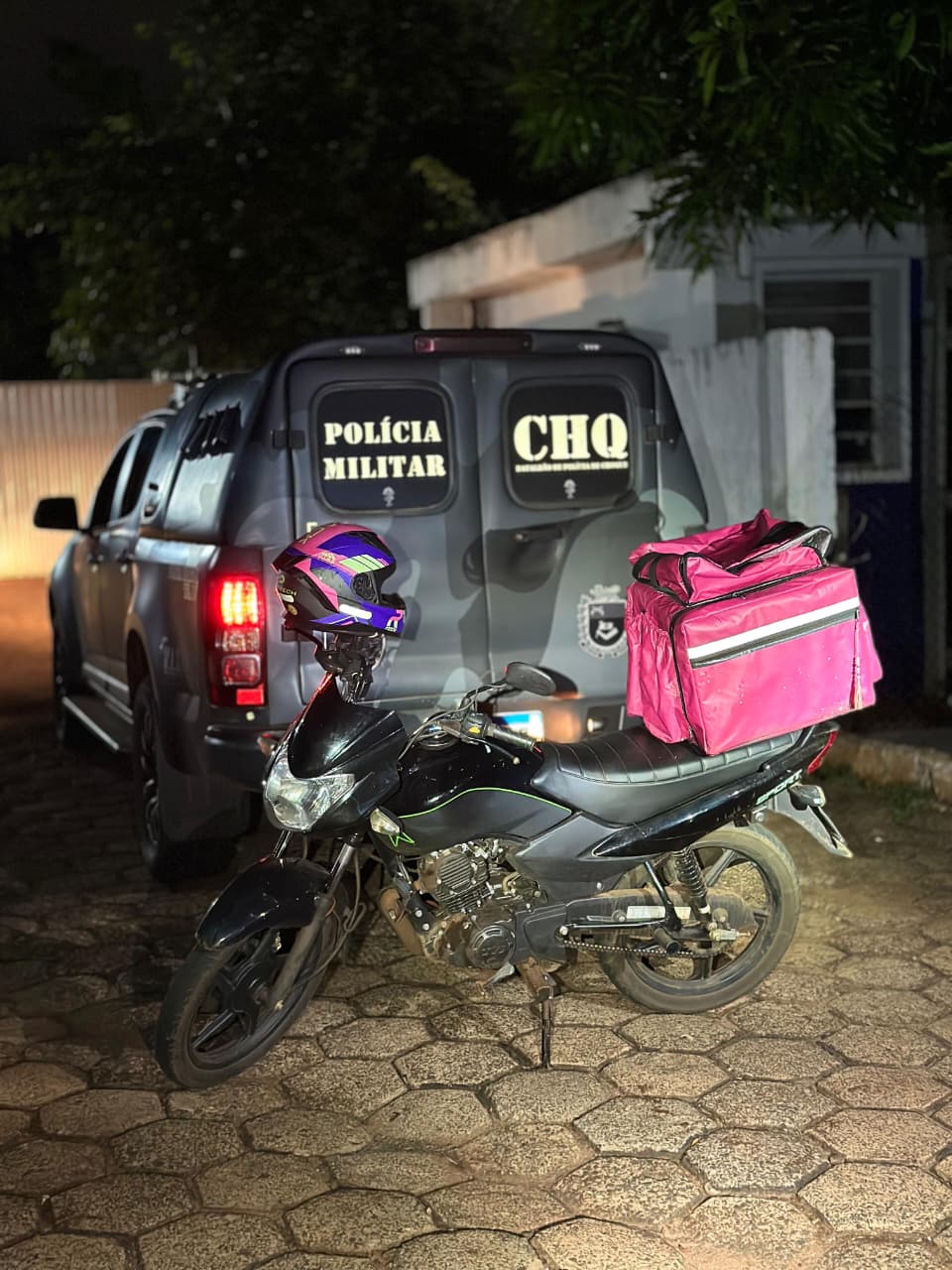 Motocicleta, capacete e bag de entregas são recuperados após roubo