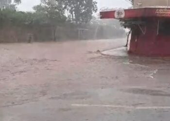 Em menos de 10 minutos, chuva e granizo surpreendem Campo Grande (víde