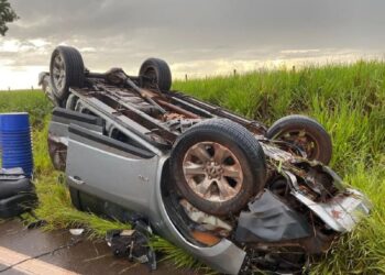Capotamento na MS-040 deixa idosa e criança feridas durante chuva intensa