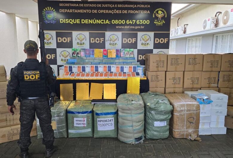 Pai e filho são presos com van carregada de produtos de descaminho