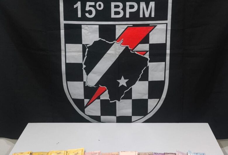 Polícia prende dois homens por tráfico de drogas