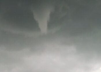 Nuvem Funil assusta motoristas pela manhã em Campo Grande