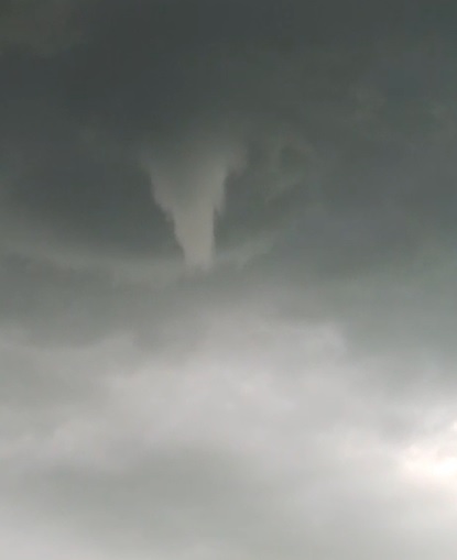 Nuvem Funil assusta motoristas pela manhã em Campo Grande