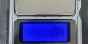 Jovem é detido após dirigir sem habilitação e com cigarro de maconha