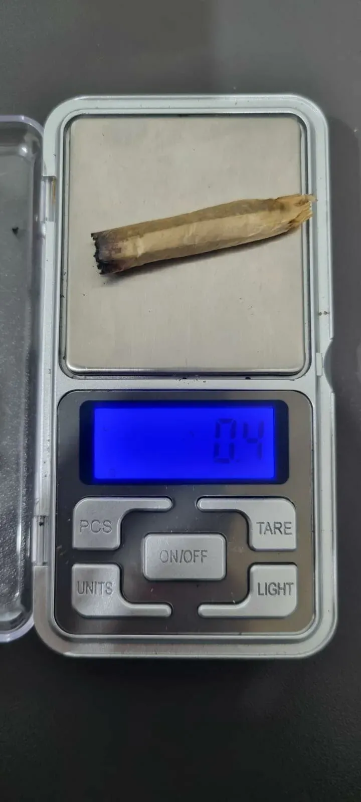 Jovem é detido após dirigir sem habilitação e com cigarro de maconha