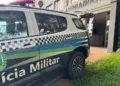 Televisão é encontrada abandonada em quintal durante a manhã