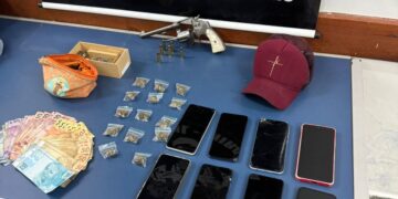 Dois suspeitos são presos pelo tiroteio que matou homem em praça