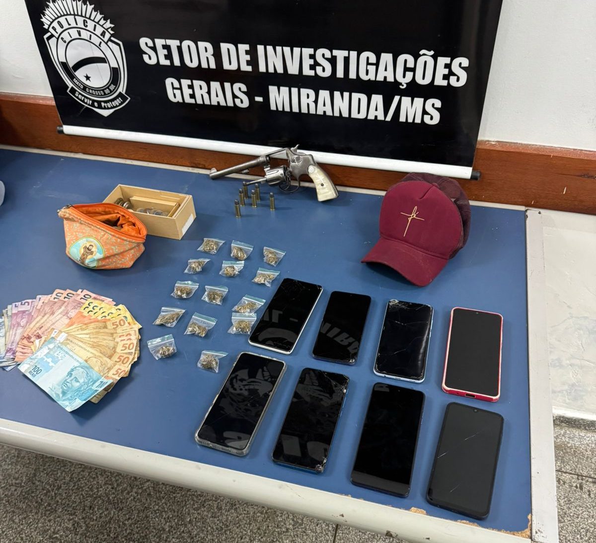 Dois suspeitos são presos pelo tiroteio que matou homem em praça