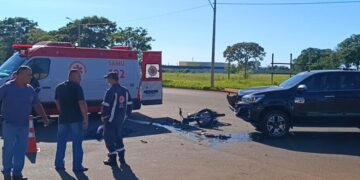 Motociclista morre após ser atingido por caminhonete em cruzamento