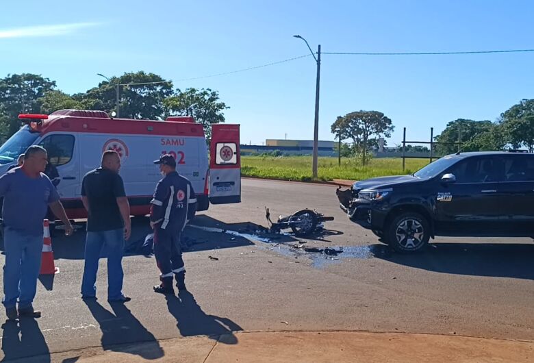 Motociclista morre após ser atingido por caminhonete em cruzamento