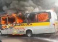 Incêndio atinge ônibus de autoescola