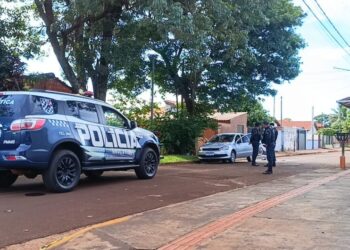 Troca de tiros após tentativa de abordagem deixa dois mortos e três feridos