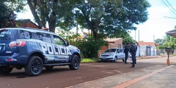 Troca de tiros após tentativa de abordagem deixa dois mortos e três feridos