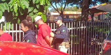 PRF prende dois homens com 258 kg de maconha após perseguição