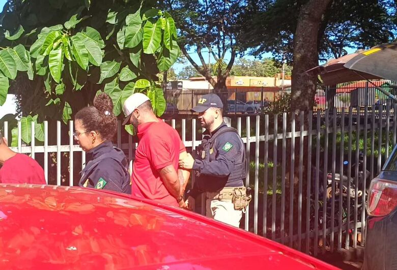 PRF prende dois homens com 258 kg de maconha após perseguição