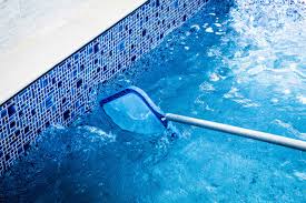 Criança de dois anos morre após se afogar em piscina