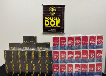 Carreta com 106 celulares é apreendida e motorista é preso Carreta com 106 celulares é apreendida e motorista é preso