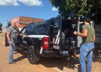 Homem é preso após queimar roupas íntimas da esposa e ameaçá-la de morte em MS