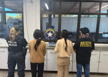 Adolescentes engolem cápsulas de cocaína ao tentar entrar no Brasil pela fronteira