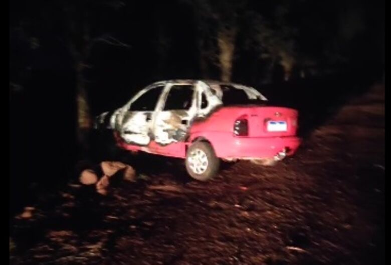 Irmãos embriagados são presos por assassinato; idoso carbonizado é identificado