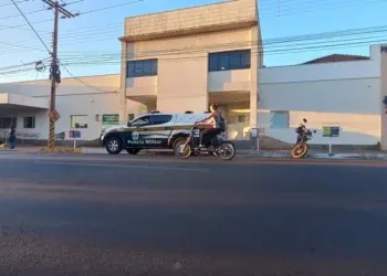 Motociclista morre após colisão com carro conduzido por motorista sem habilitação
