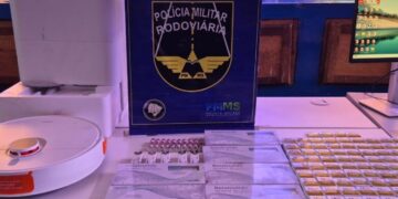 Medicamentos e aspirador robô são apreendidos em estepe de carro na MS-386