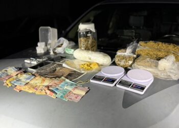 Menor é apreendido com quase 5 quilos de drogas após denúncia de tráfico