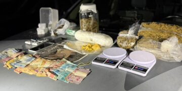 Menor é apreendido com quase 5 quilos de drogas após denúncia de tráfico