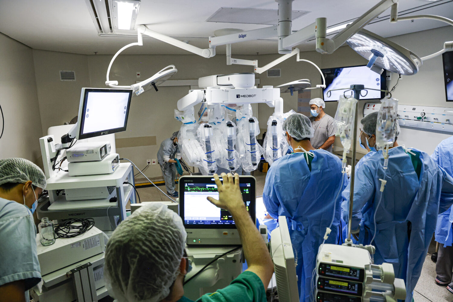 Cassems inaugura telecirurgia com o robô cirurgião mais moderno do mundo